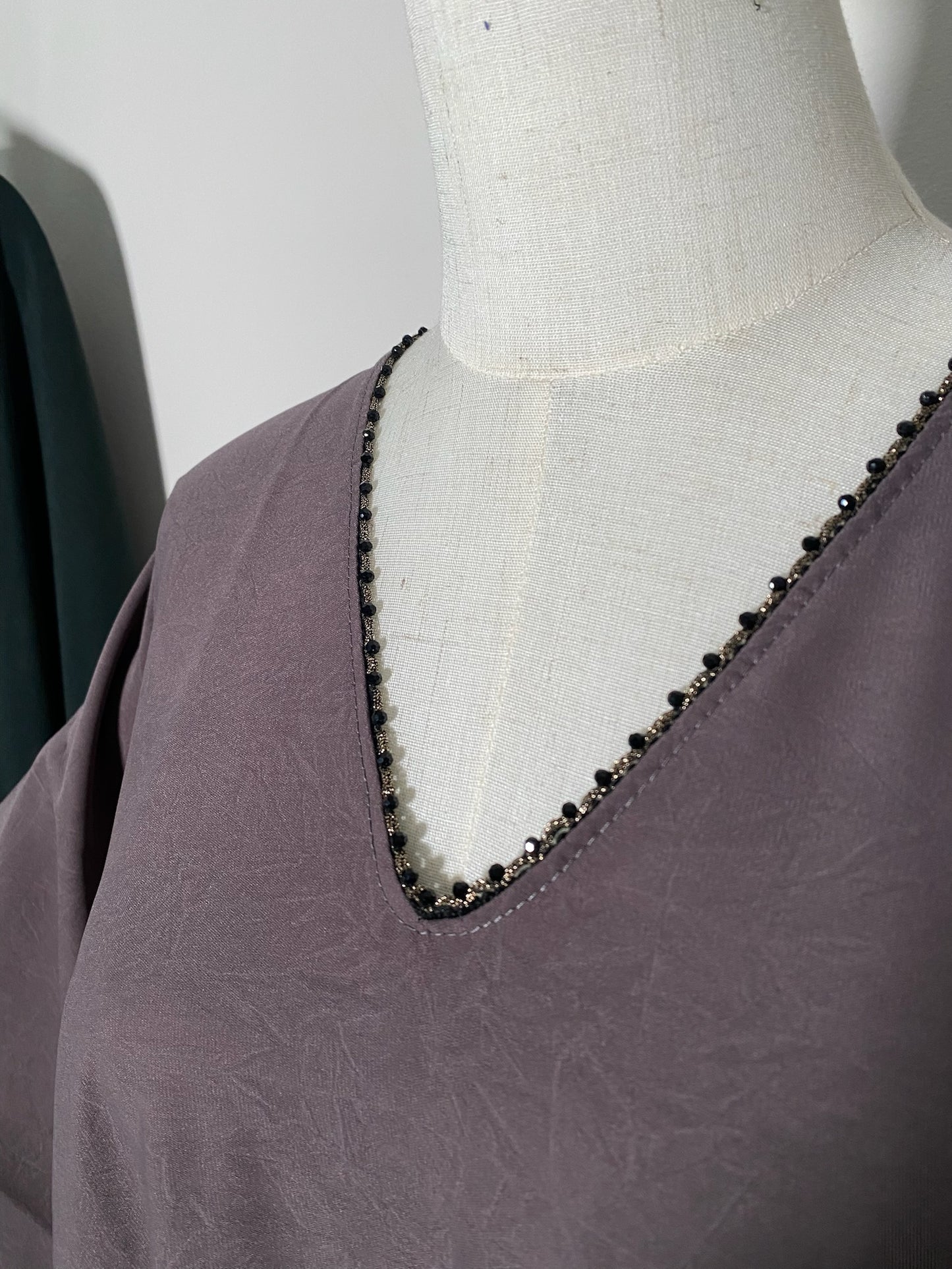 Close Beaded Winged Sleeve Abaya - Mauve