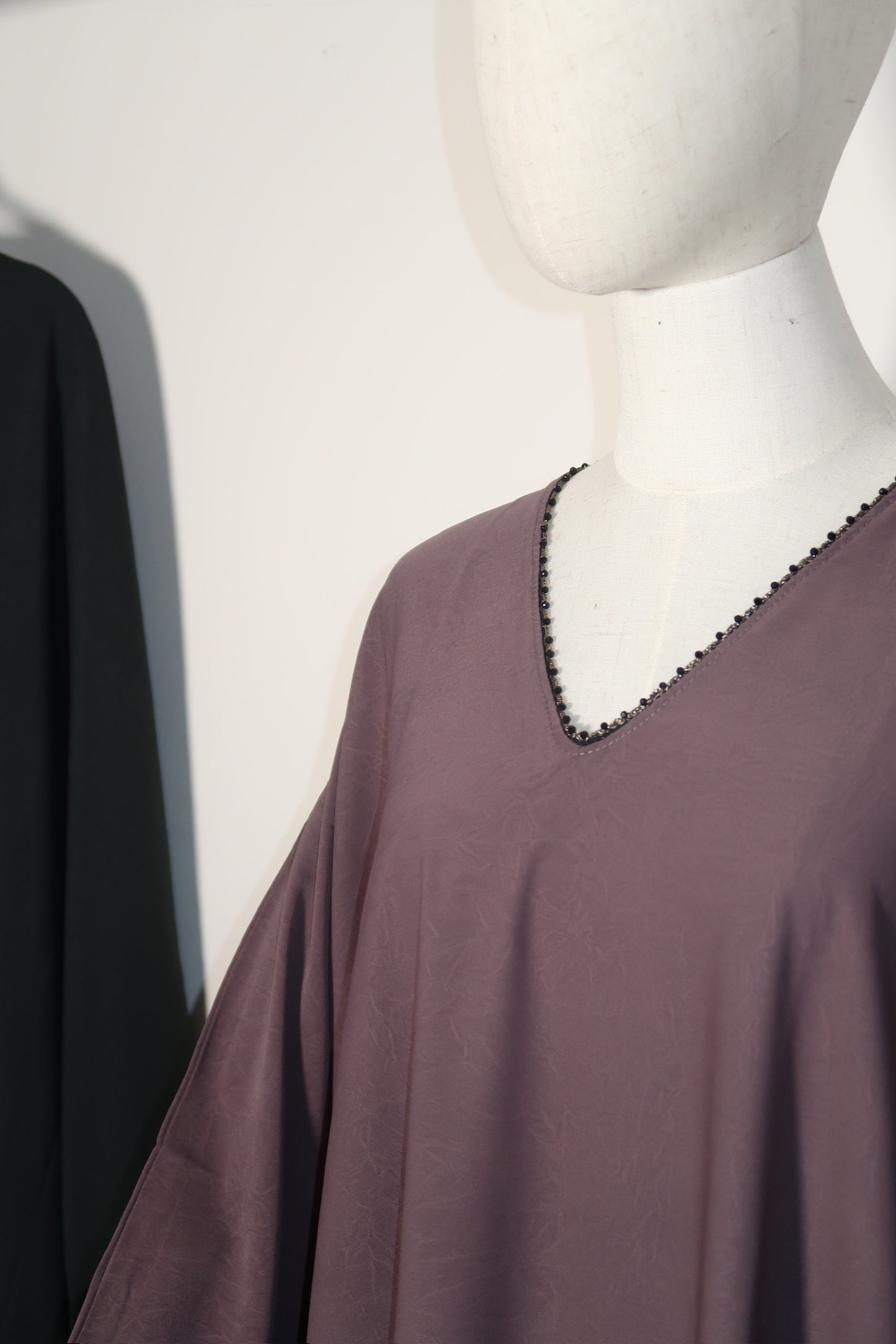Close Beaded Winged Sleeve Abaya - Mauve