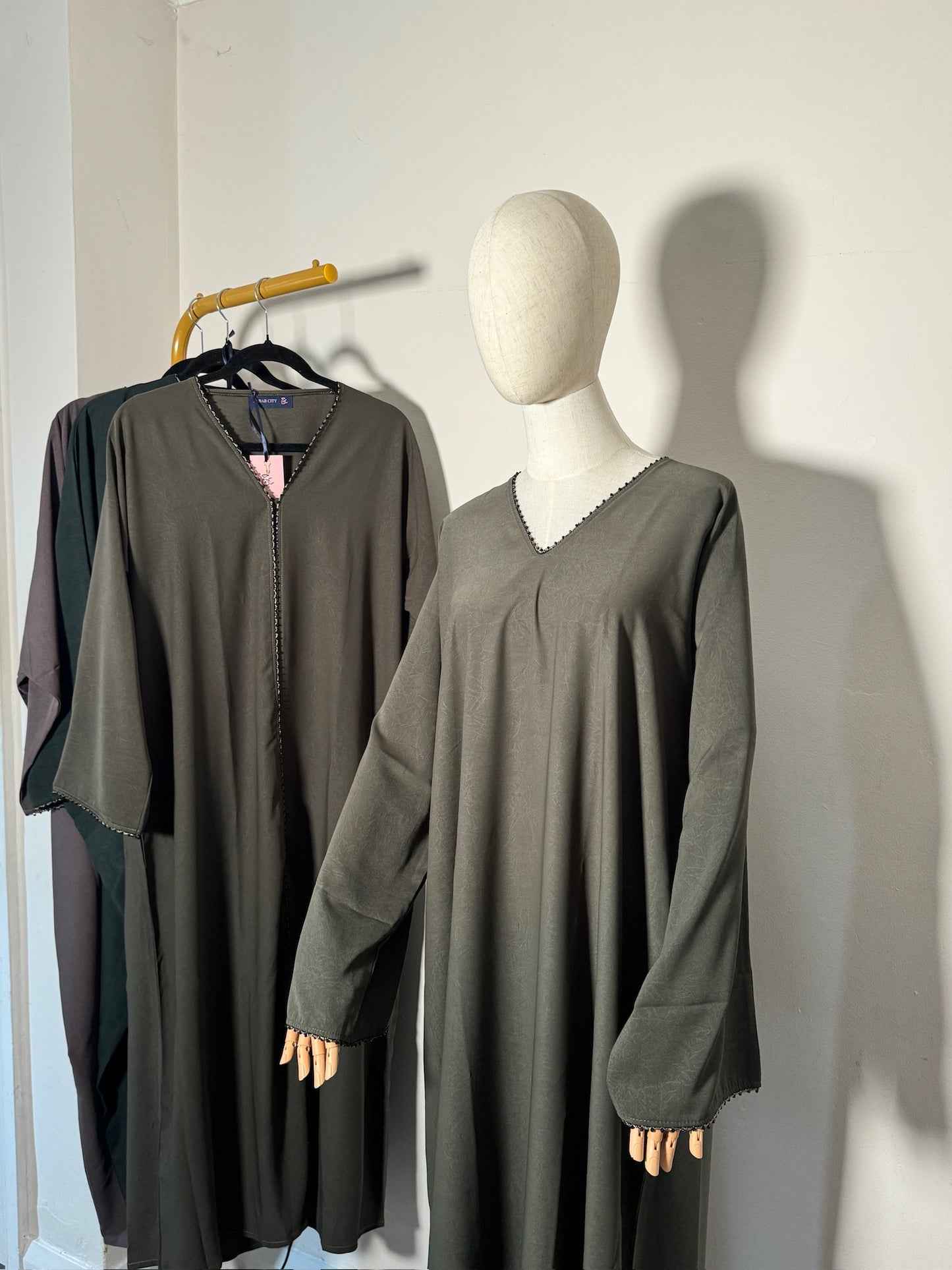 Beaded Close Straight Sleeve Abaya - Emerald